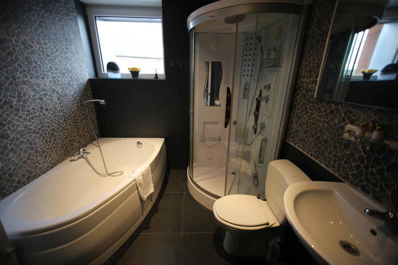 Hotel Barsy 34 Havelange Esterno foto
